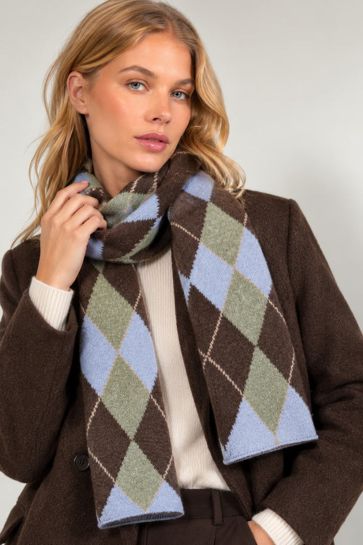 Foulard en tricot à motif losanges vue de face pour femme Numph