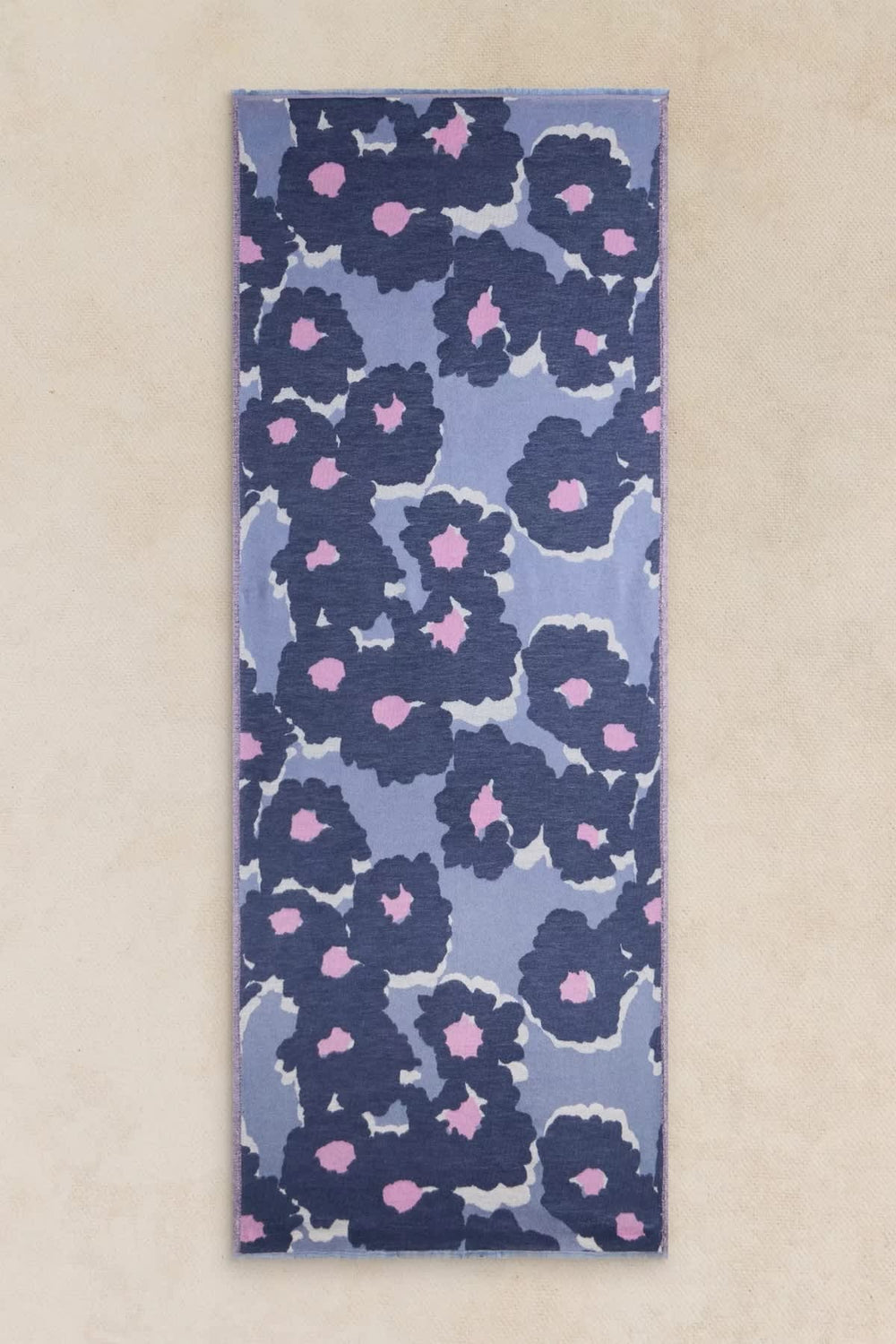 Foulard Selma à imprimé floral vue de face pour femme White Stuff
