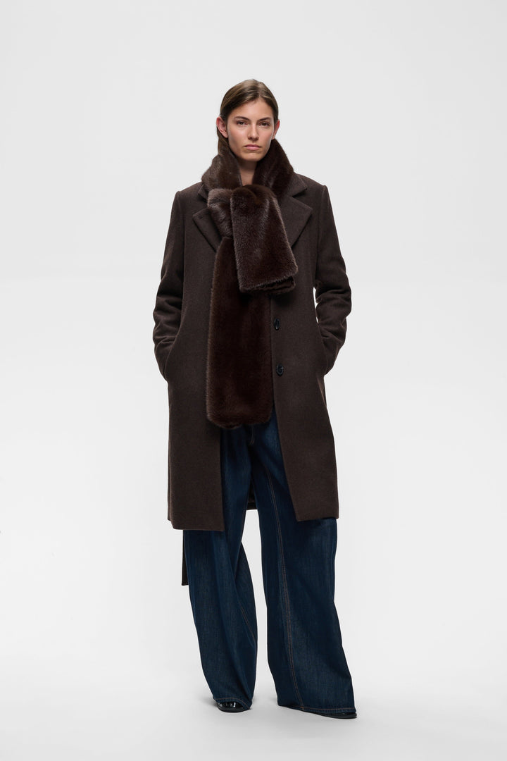 Zabelle scarf in soft, voluminous faux fur for women Inwear