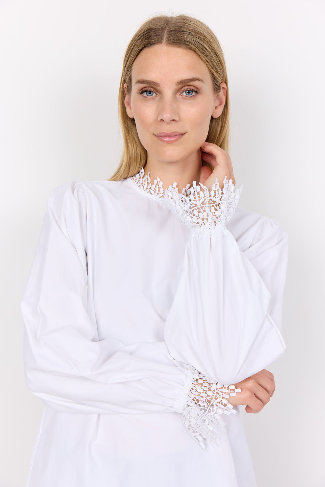 Blouse with lace details