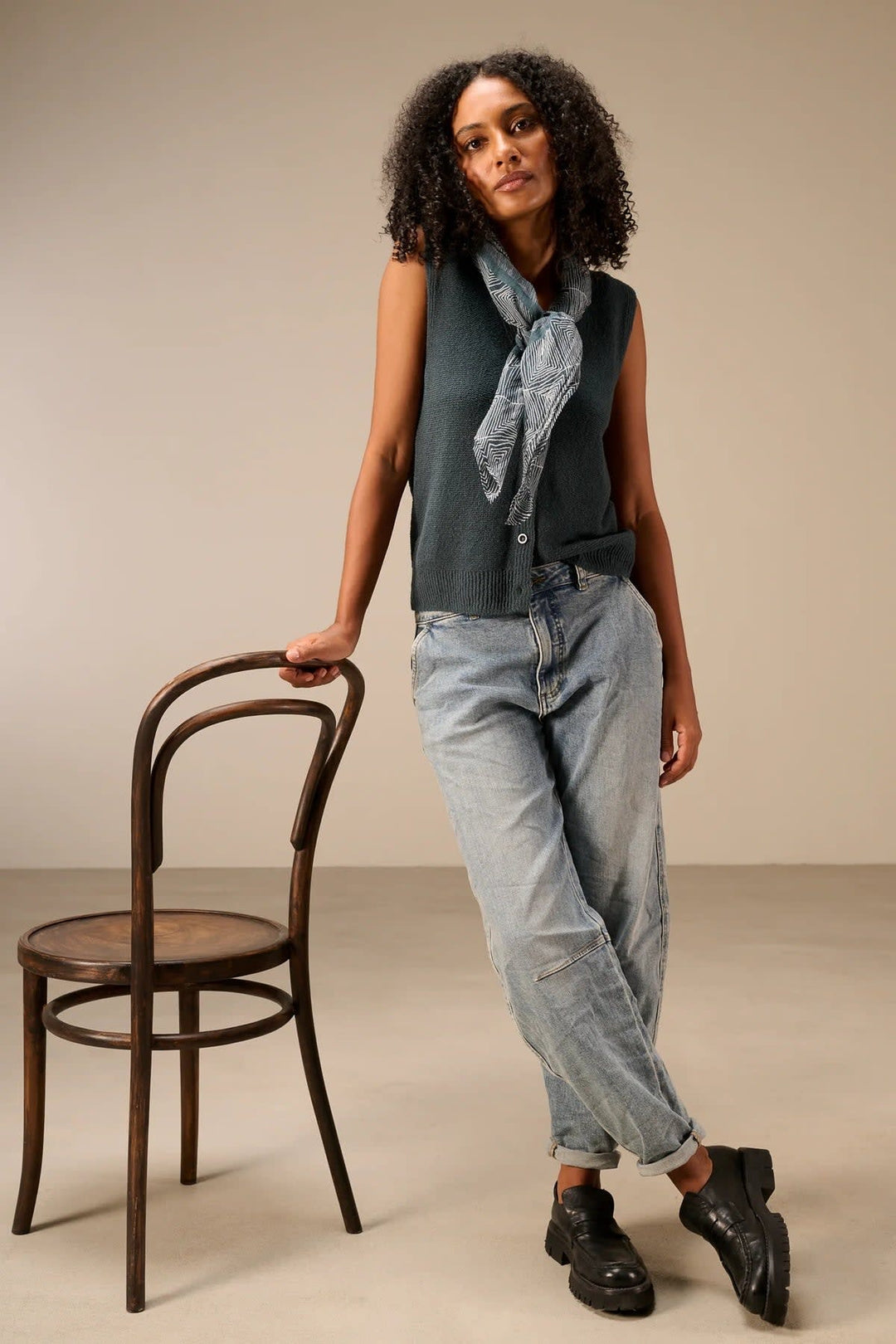 Gilet en tricot sans manches boutonné pour femme Nile