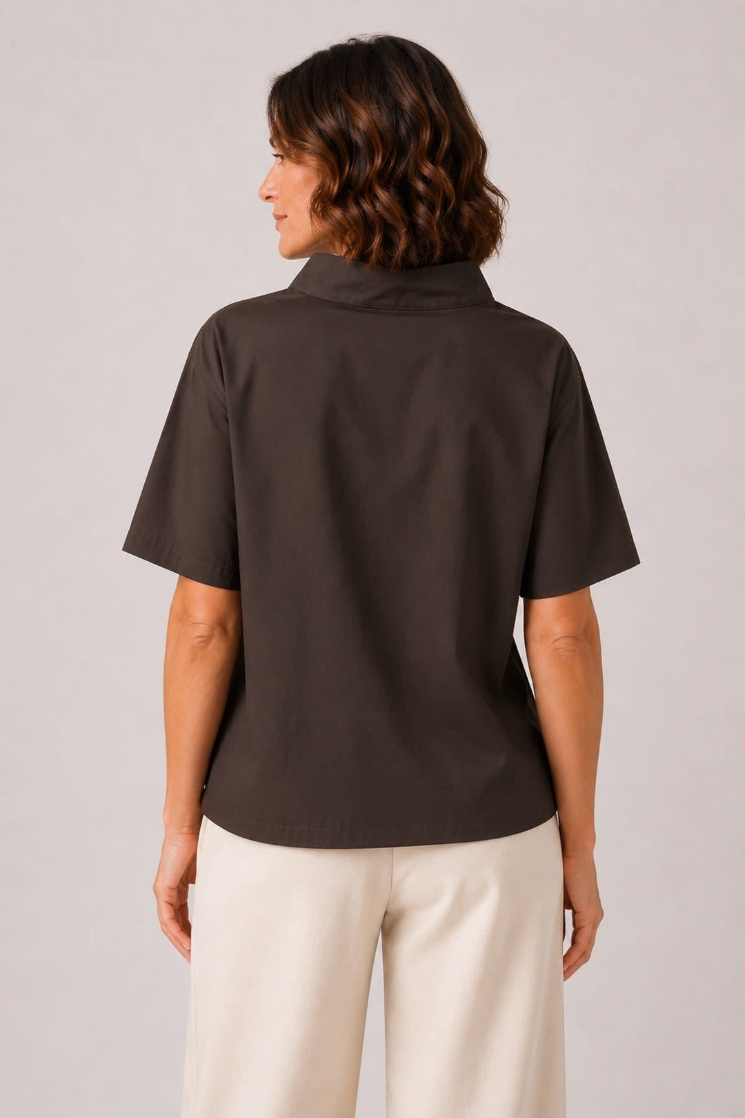 Front view of the Xenia top for women in white with lace on the sleeves - Valérie Simon