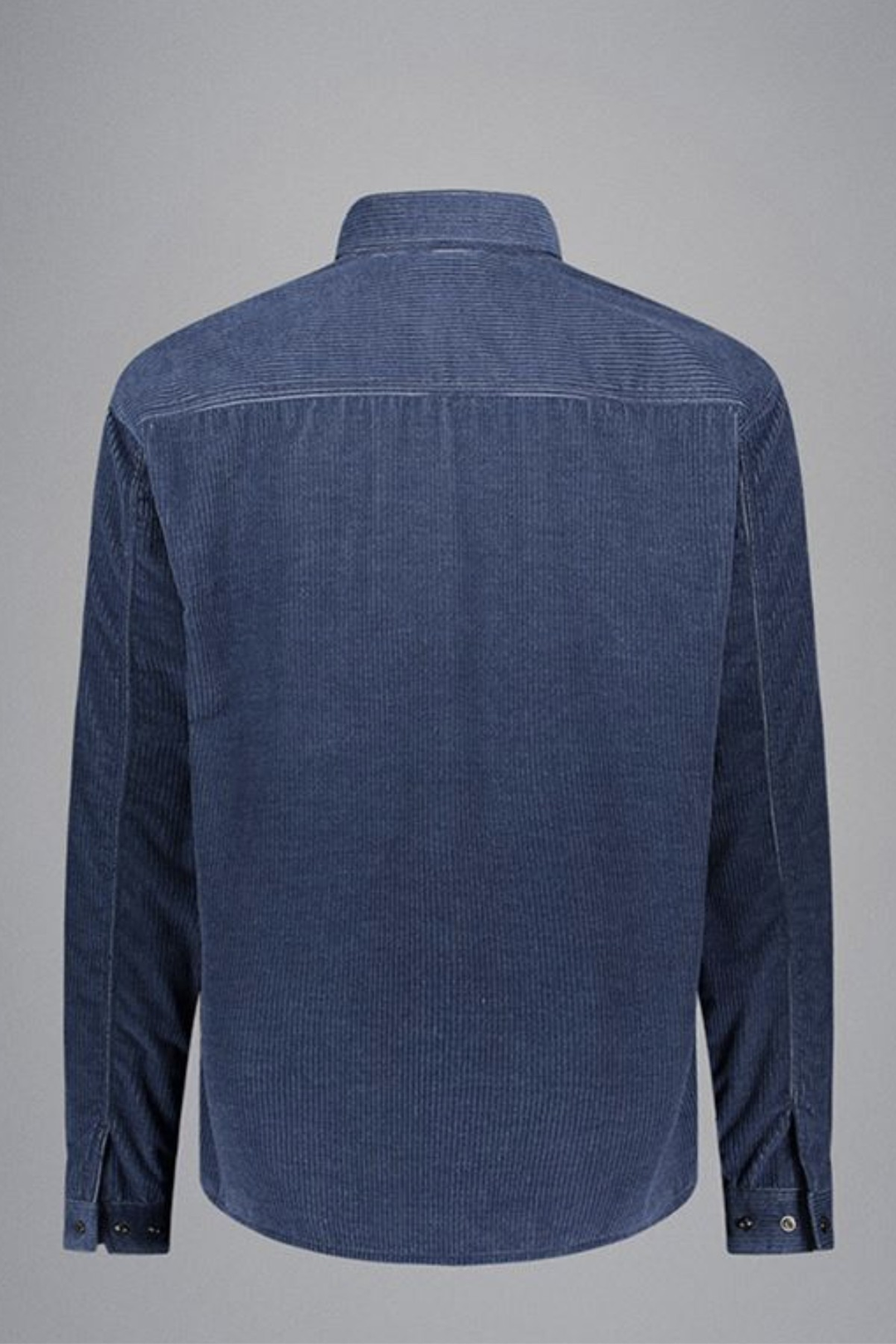 Chemise en velours côtelé de cachemire, vue arrière, coupe droite et textures distinctives, idéale pour un style automnal.