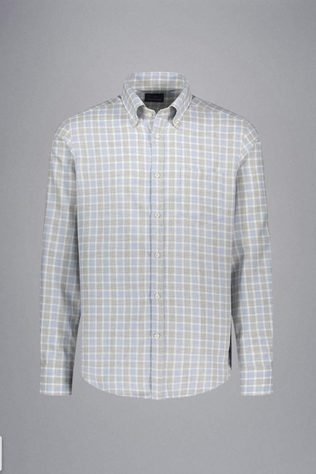 Chemise en flanelle à carreaux bleu pâle et gris, confort doux, col boutonné, style hivernal.