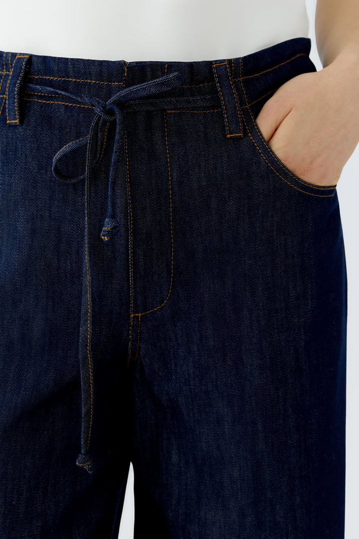Jean à jambe large bleu avec cordon vue de face pour femme Oui