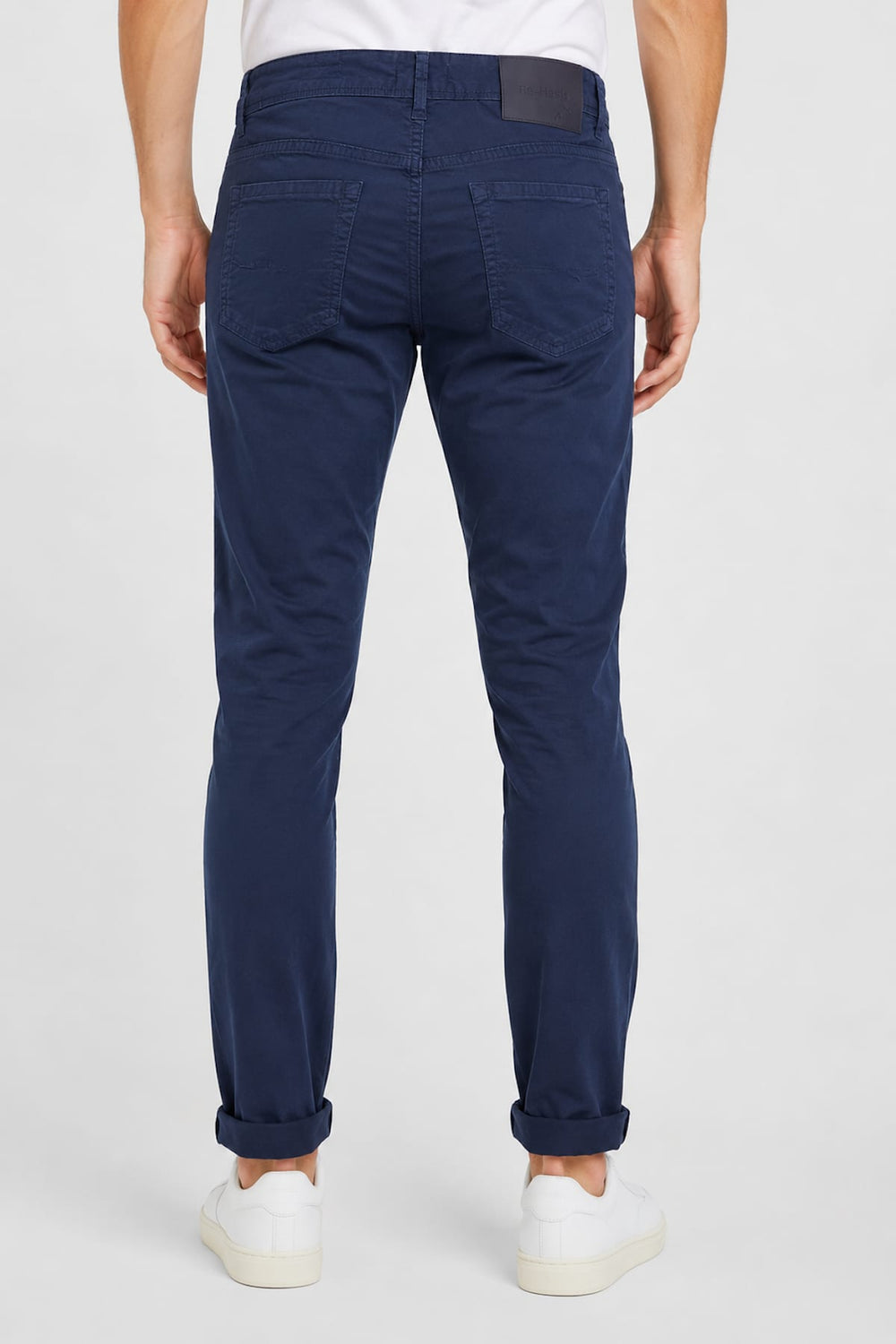 Vue latérale jean extensible pour homme gris avec coutures contrastées - Valérie Simon