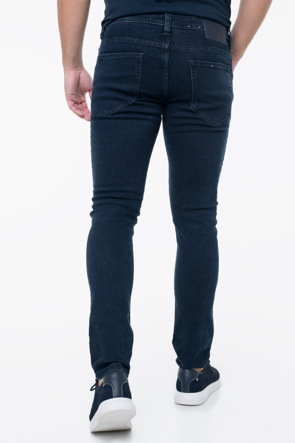 Side view of Tom Tailor slim-fit black men's jeans Fit with contrast stitching - Valérie Simon