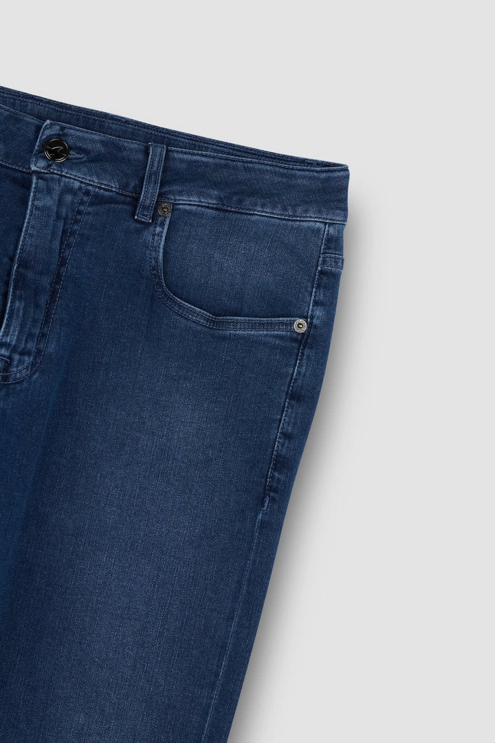 Vue latérale jean coupe moderne Paul and Shark pour homme bleu avec coutures contrastées - Valérie Simon