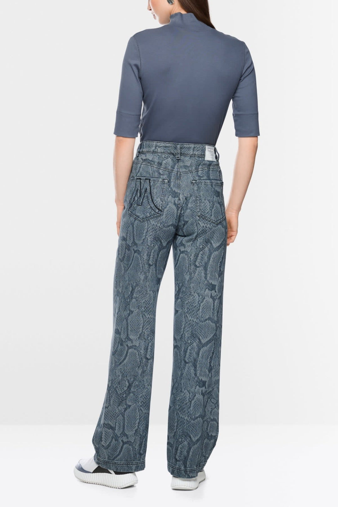 Vue de côté pantalon Jean Wigan Marc Cain femme bleu avec surpiqûres - Valérie Simon