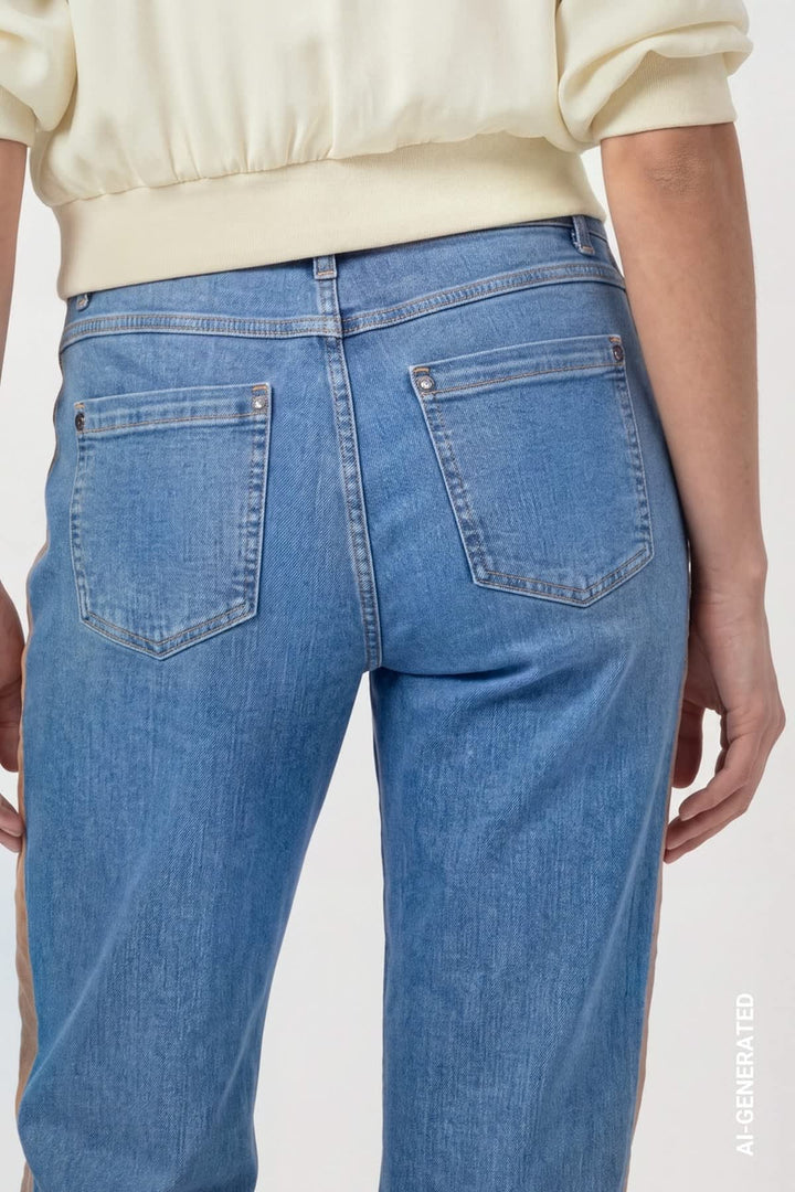 Jeans avec bande contrastante vue de face pour femme Monari