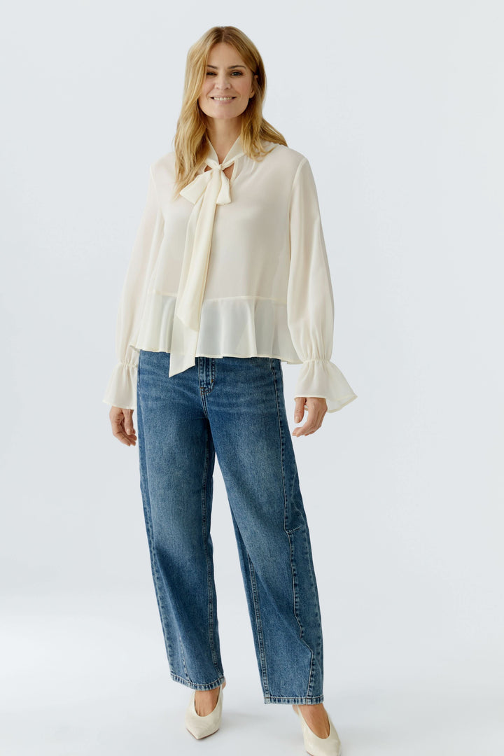 Flowing blouse with tied collar