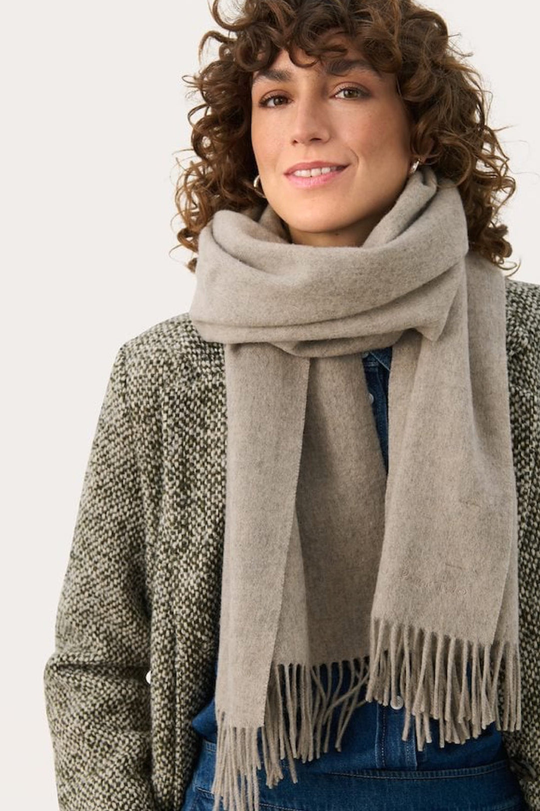 Kitha wool scarf