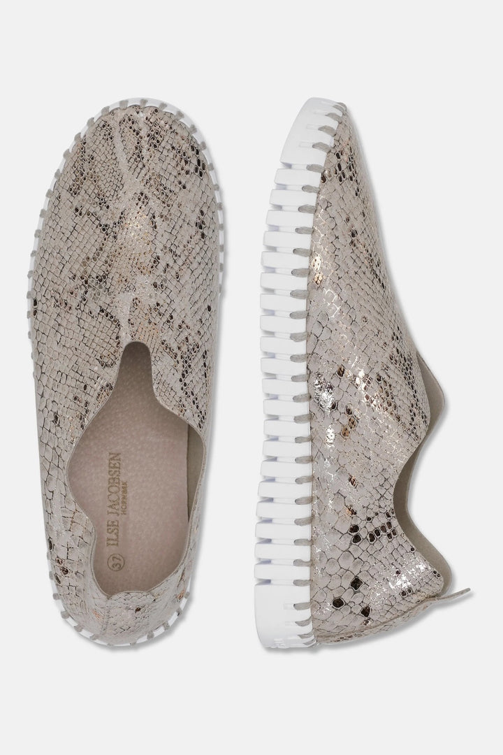 Snakeskin print shoe