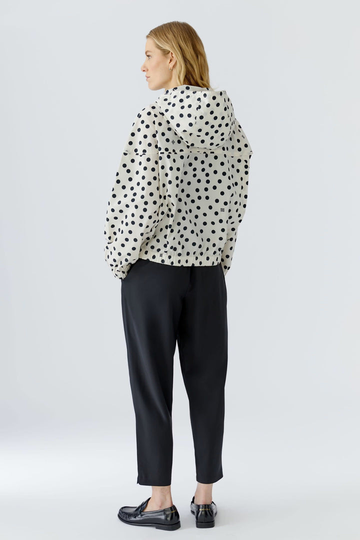 Vue de face manteau coupe-vent à pois pour femme bleu marine Oui - Valérie Simon