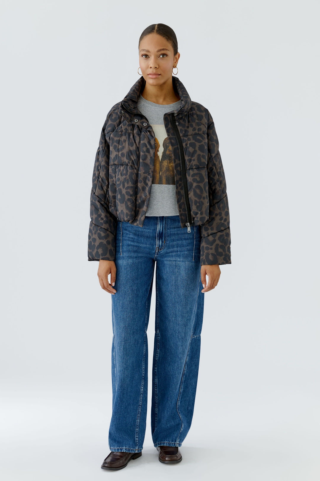 Manteau court matelassé à imprimé léopard vue de face pour femme Oui