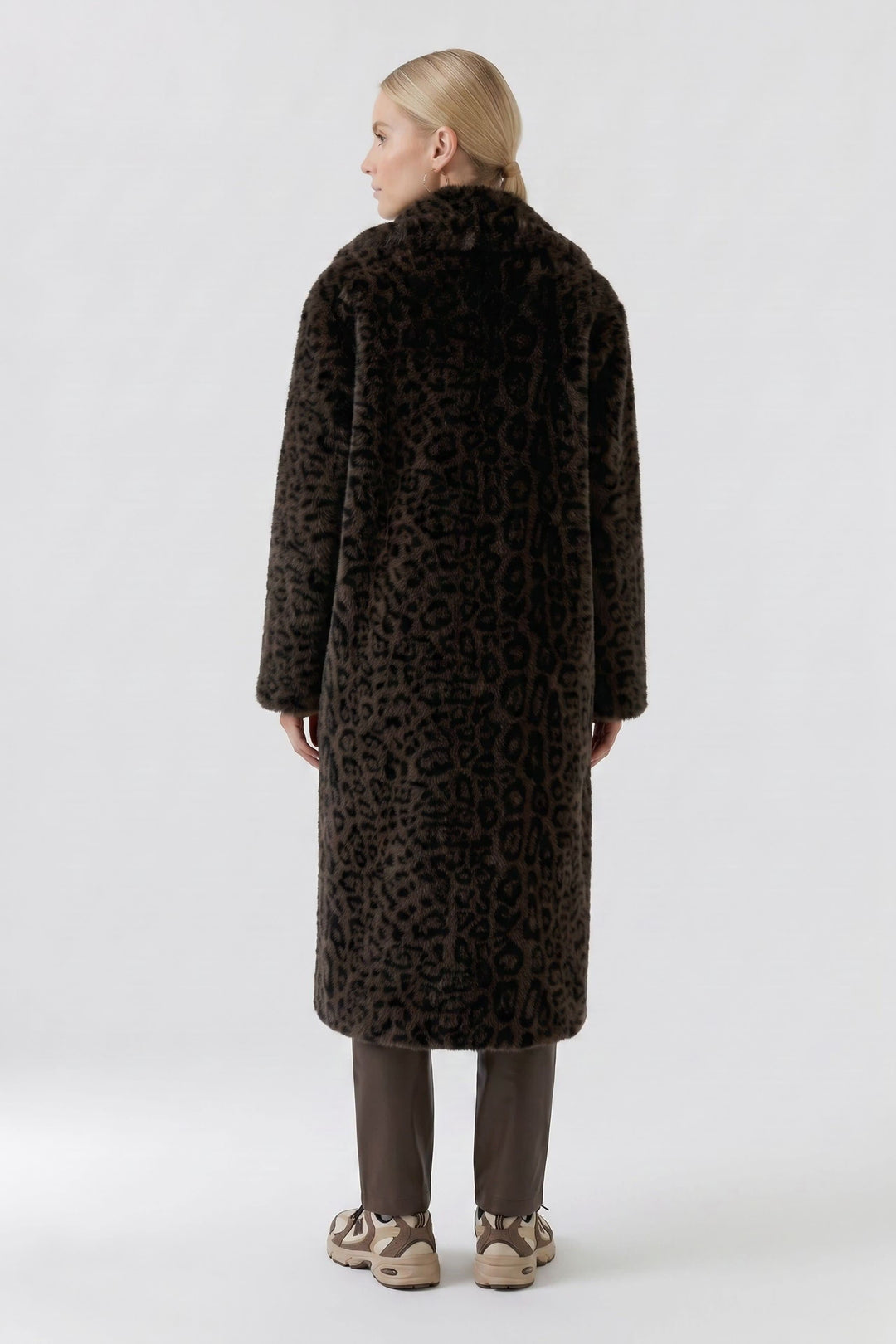 Vue de face manteau léopard effet fourrure beige-foncé avec col détaillé Oui pour femme - Valérie Simon