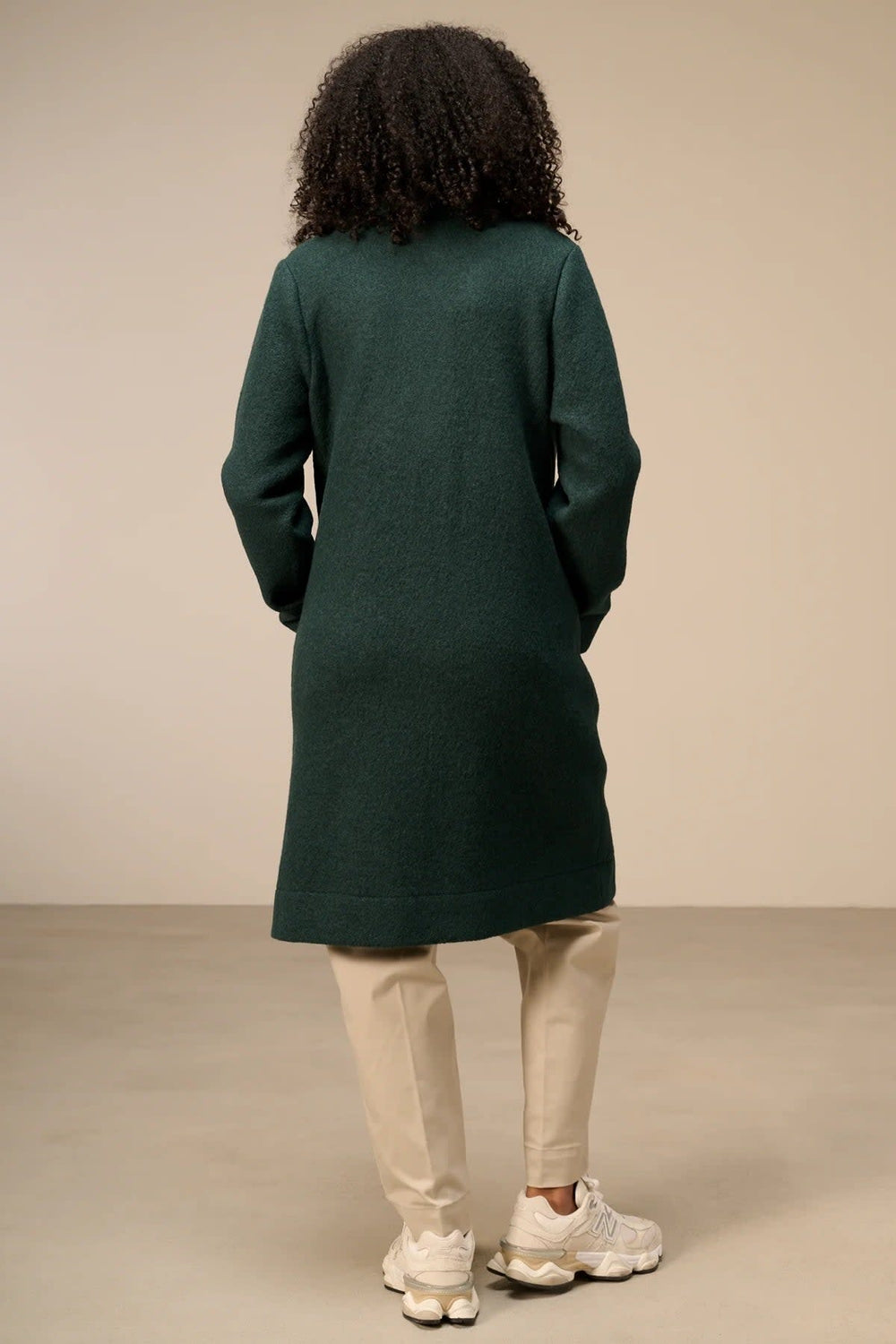 Manteau long à col tailleur vue de face pour femme Nile