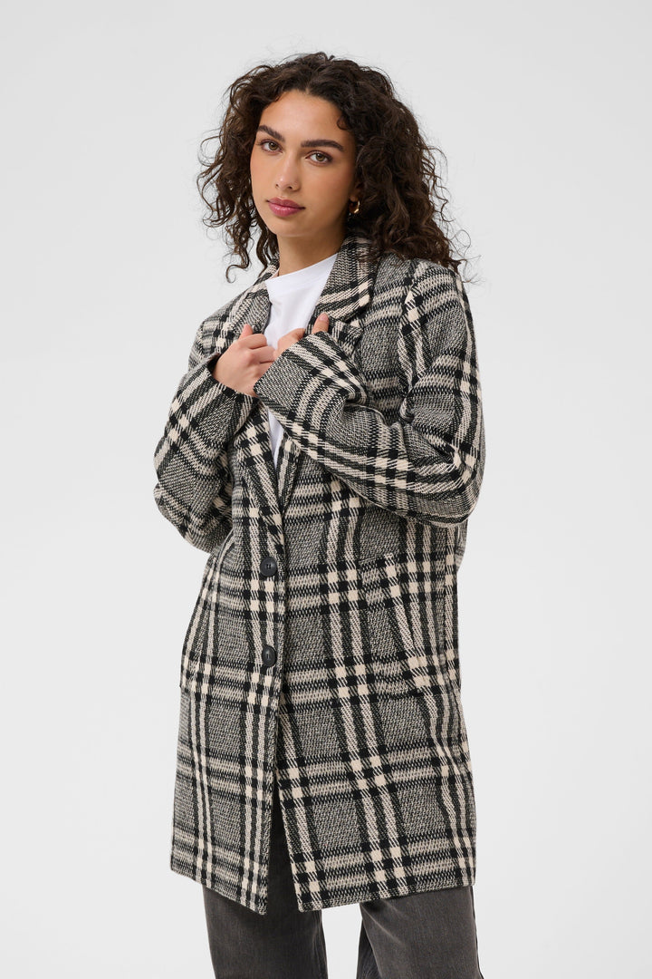 Vue de côté manteau à carreaux gris et blancs Kaffe pour femme avec poches et boutons - Valérie Simon