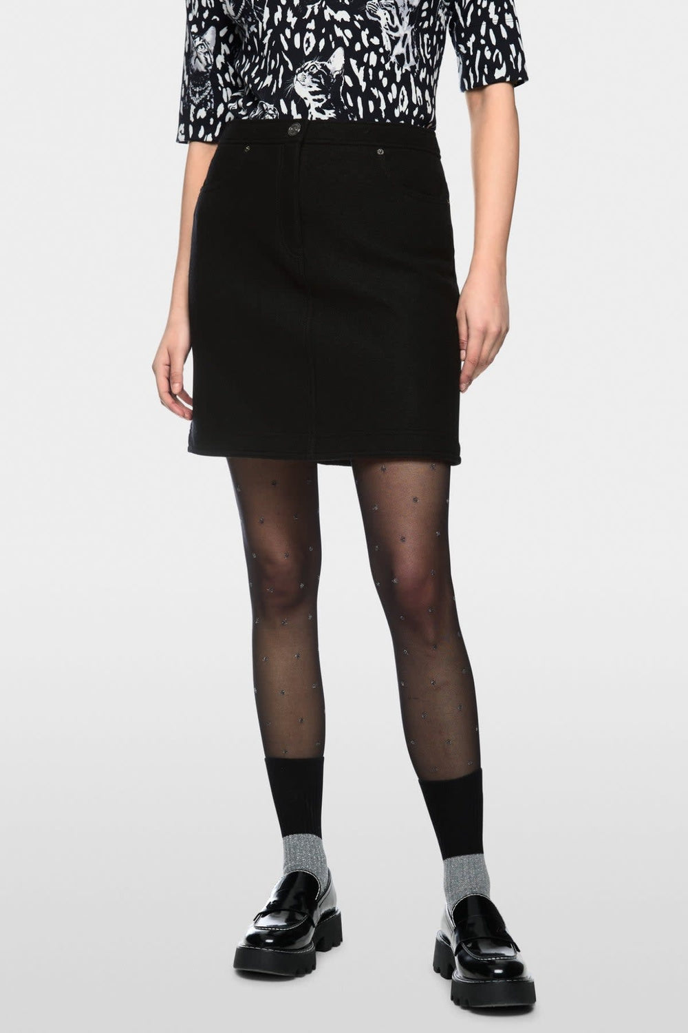 Mini-jupe en laine vierge vue de face pour femme Marc Cain