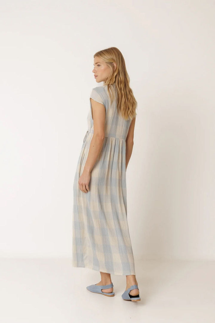 Long wrap dress with a checkered pattern