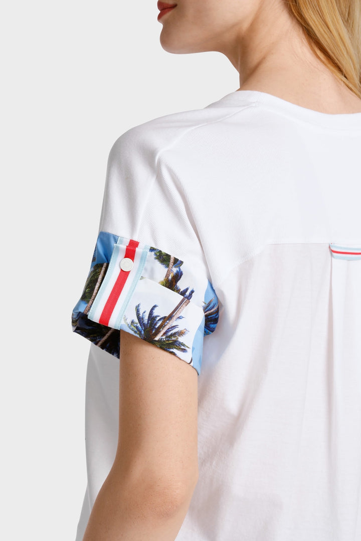 T-shirt with printed sleeves