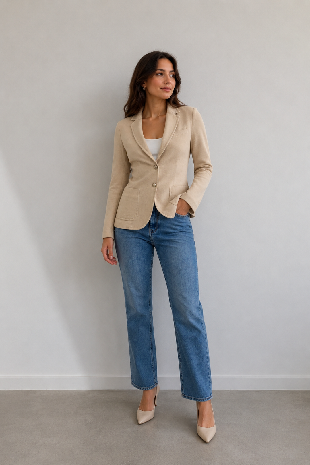Textured blazer with contrasting buttons