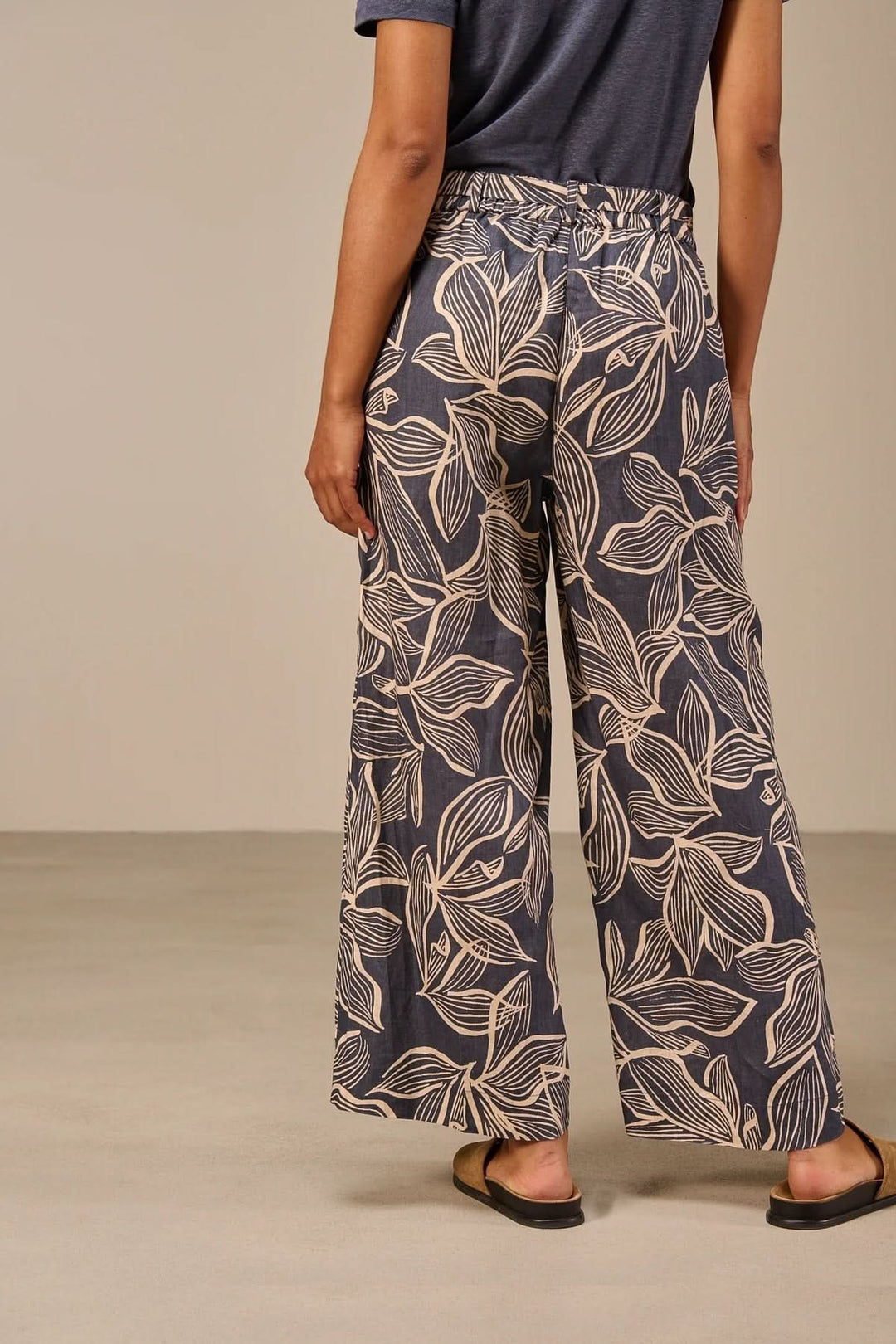 Wide-leg linen pants