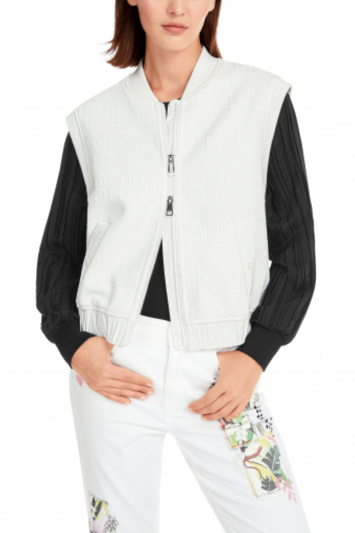 Zipped jacket with collar