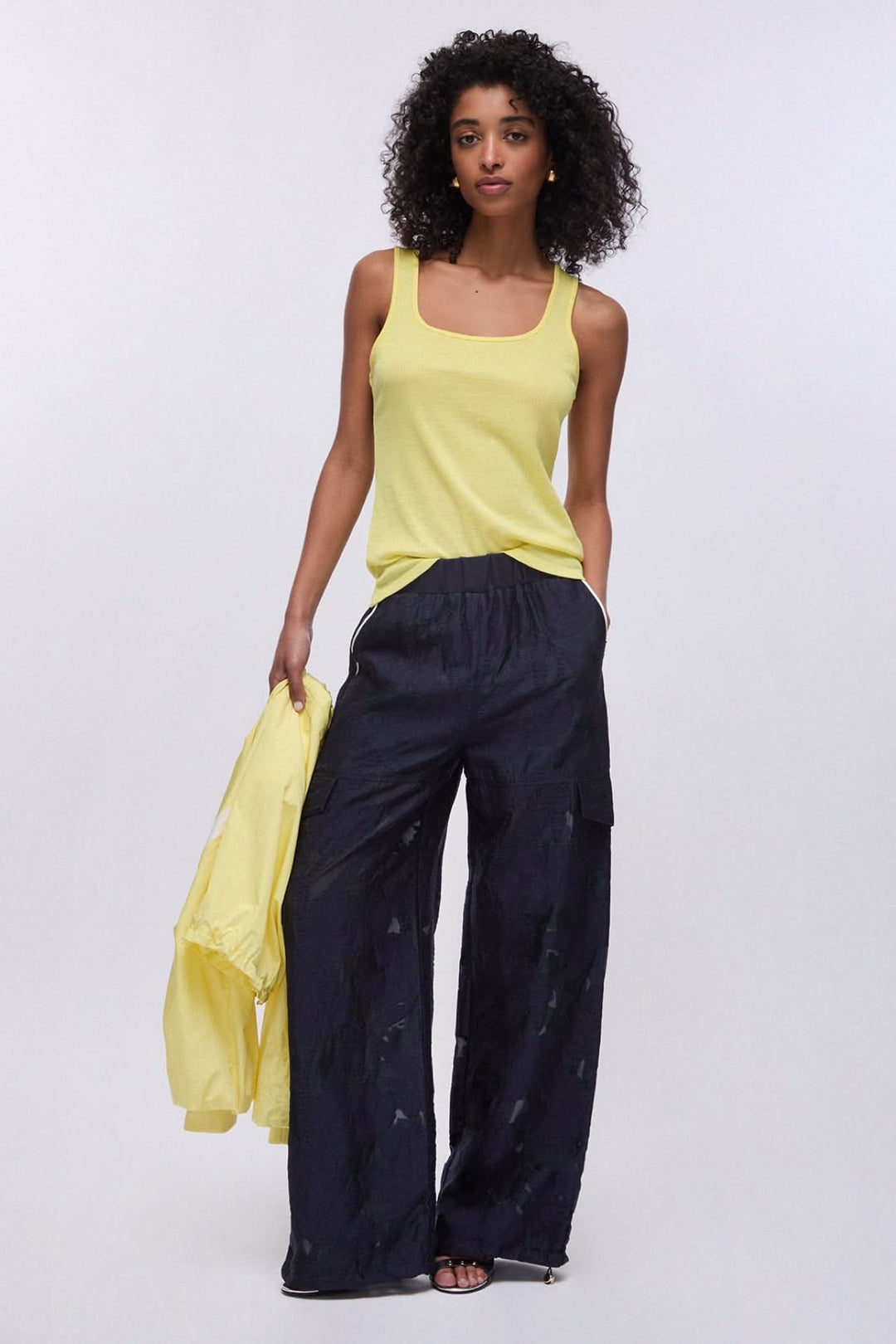 Loose-fitting joggers with cargo pockets