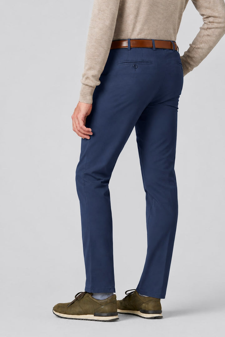 Side view of the Meyer beige slim-fit chino pants with slanted pockets for men - Valérie Simon