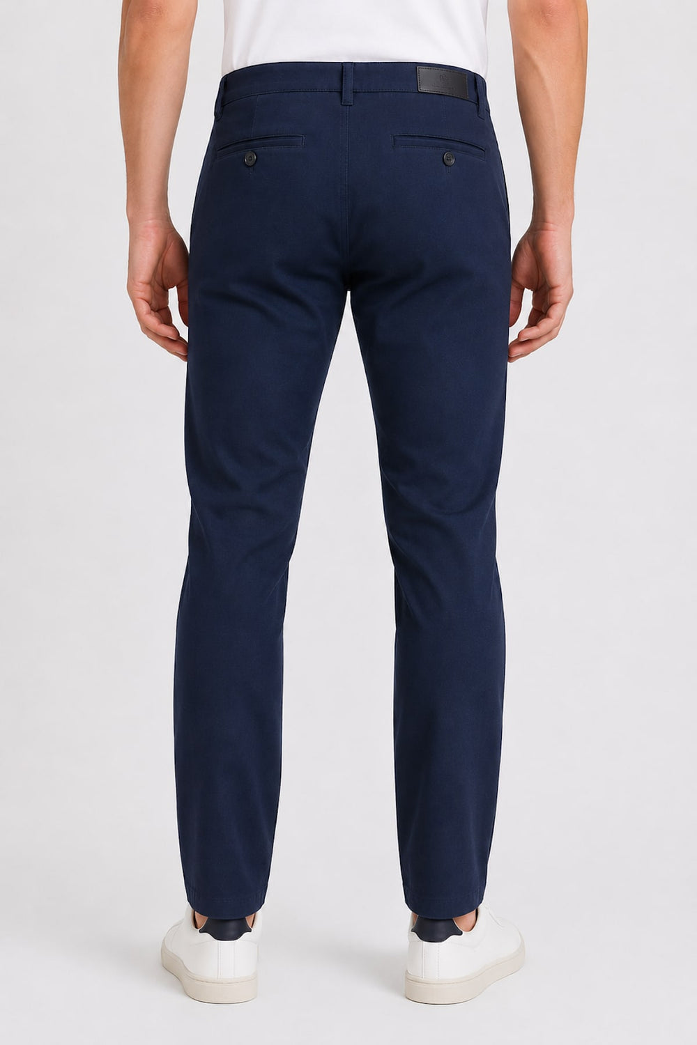 Side view of the Giacomo-Berreta men's gray chino pants with slanted pockets - Valérie Simon