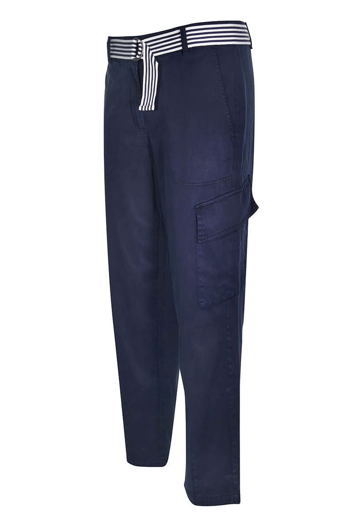 Pantalon chino Laura avec ceinture rayée vue de face pour femme kennys