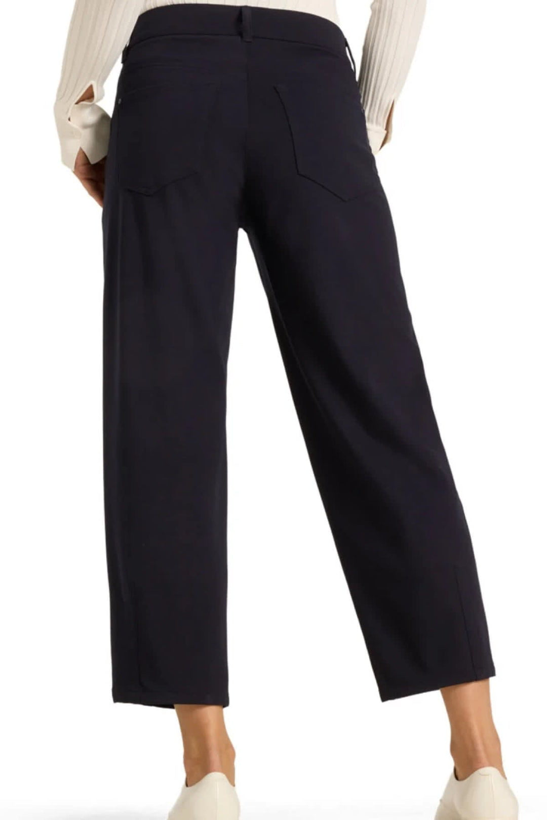 Pantalon Elin à jambe large écourtée vue de face pour femme Cambio