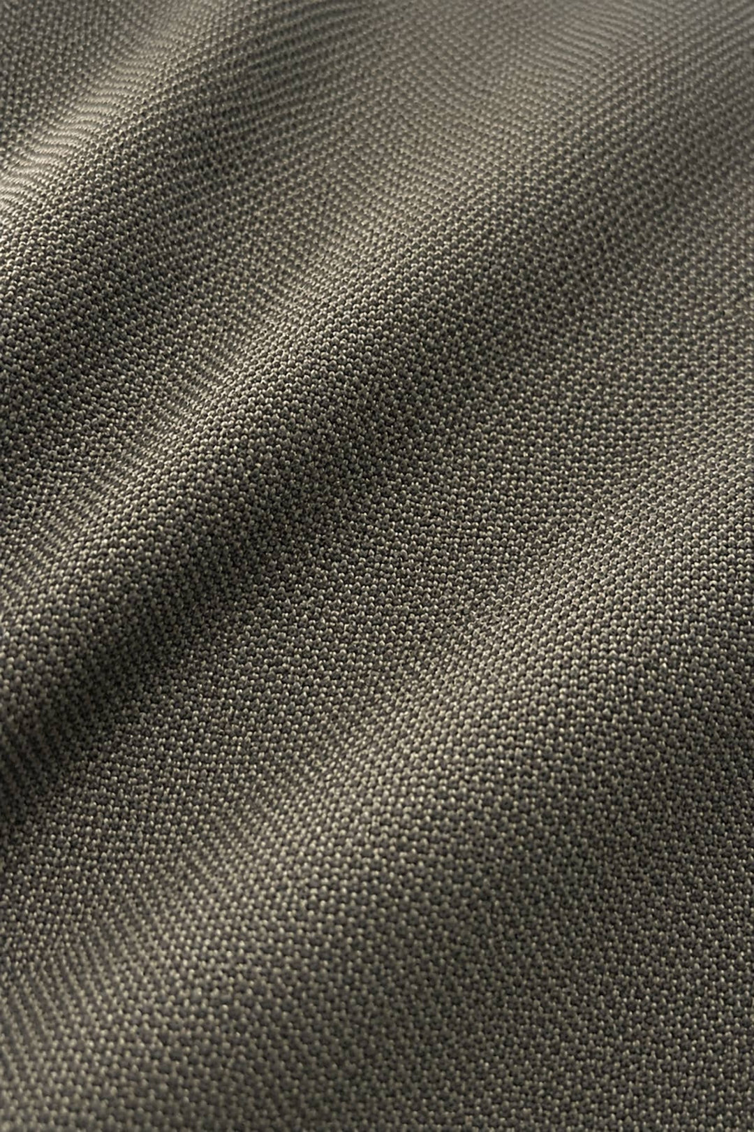 Vue de côté pantalon chino Meyer pour homme beige texturé - Valérie Simon