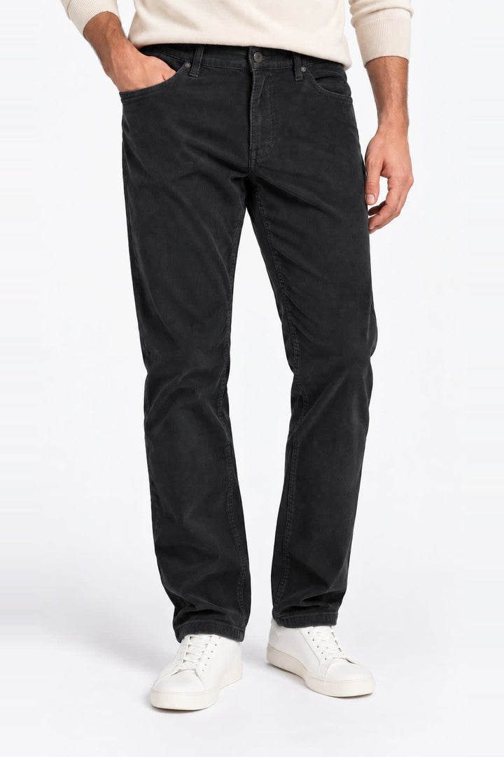 Pantalon en velours côtelé vue de face pour homme Brax