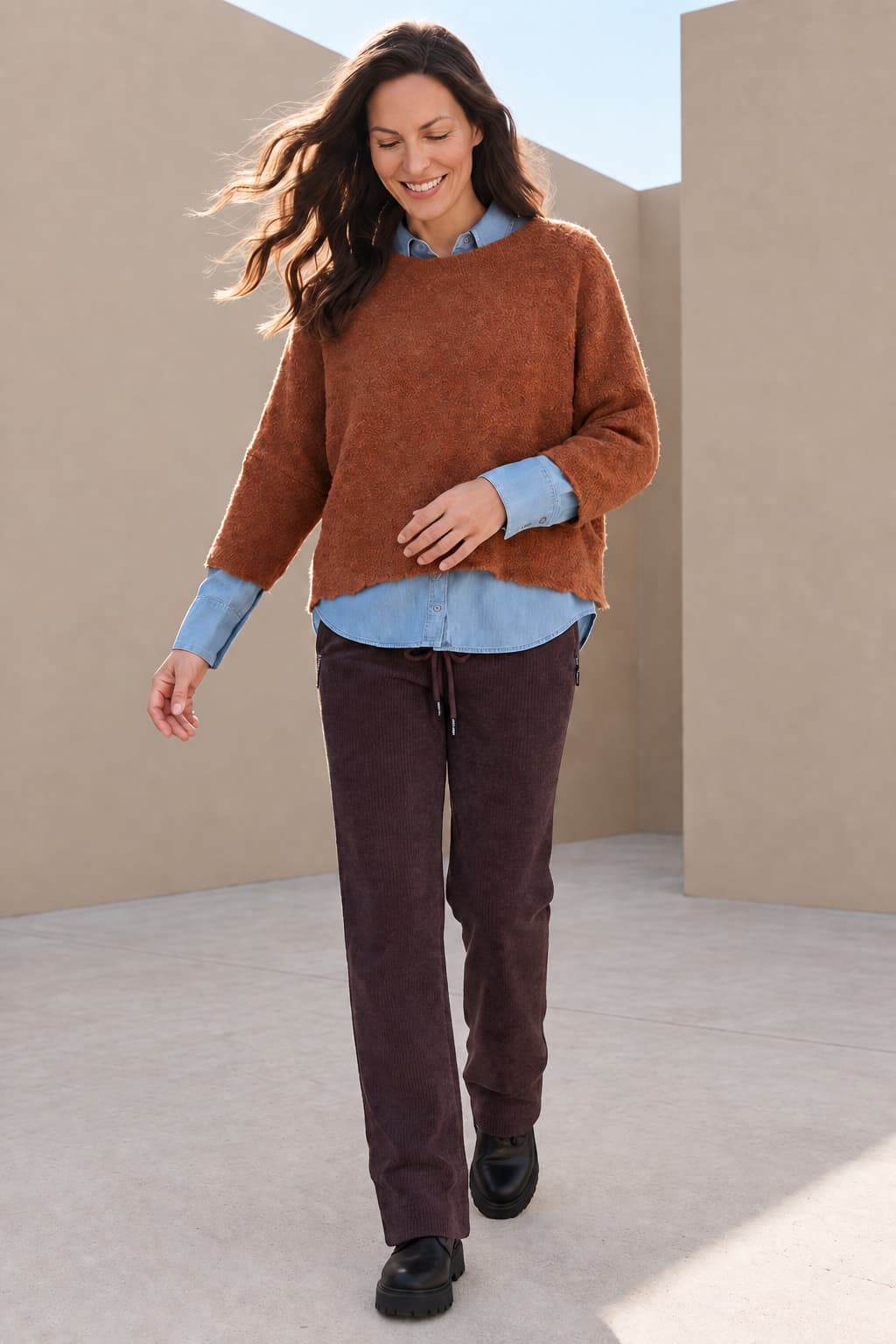 Pantalon en velours côtelé vue de face pour femme kennys