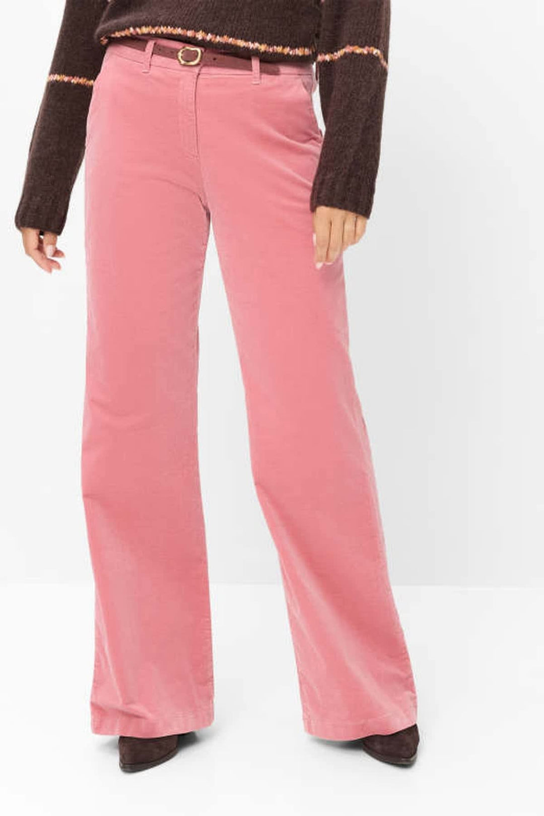 Pantalon jambe large en velours vue de face pour femme Brax