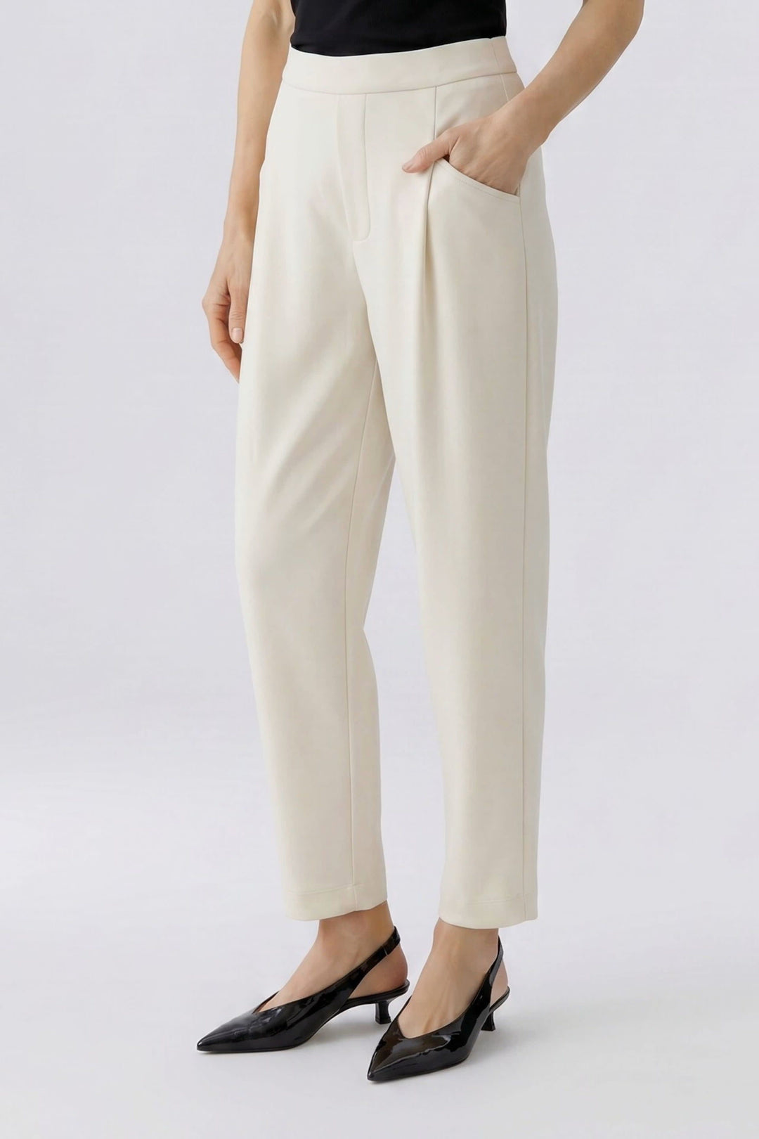 Vue de dos pantalon jogging chic Oui pour femme gris avec logo discret - Valérie Simon