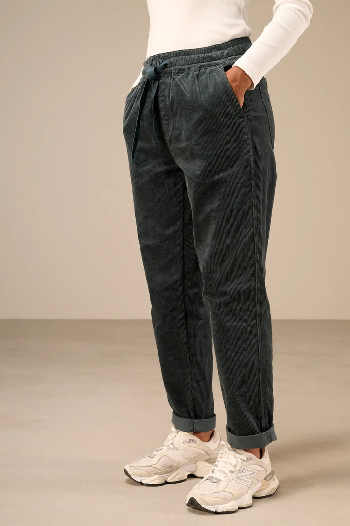 Pantalon jogging en velours côtelé vue de face pour femme Nile
