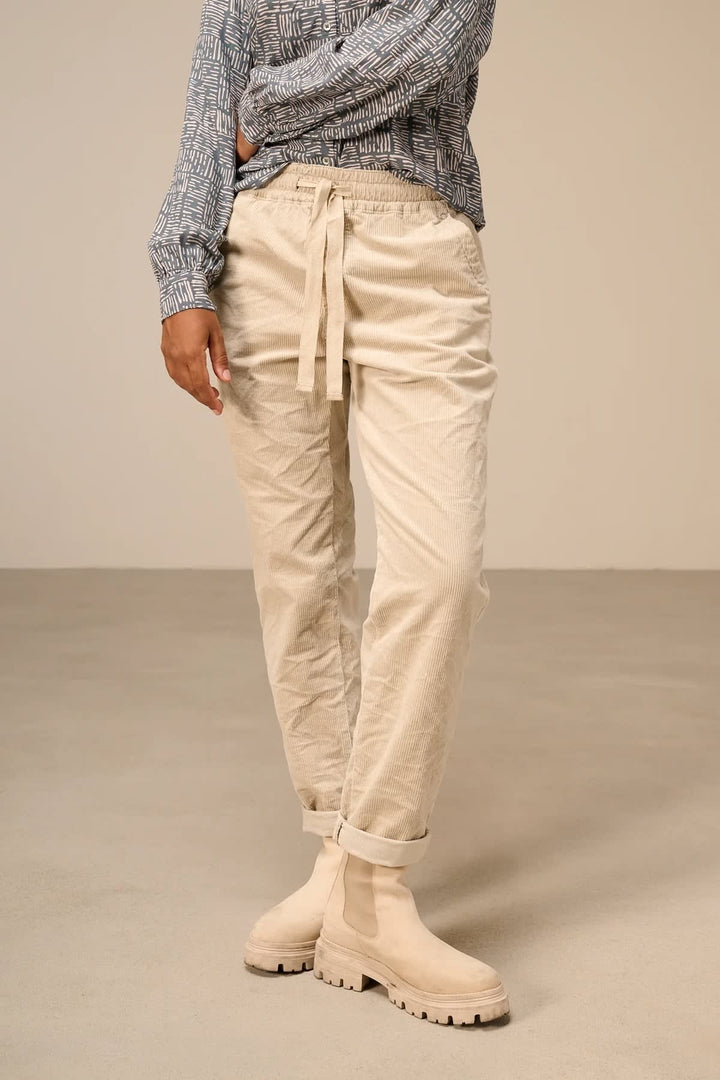 Pantalon jogging en velours côtelé vue de face pour femme Nile