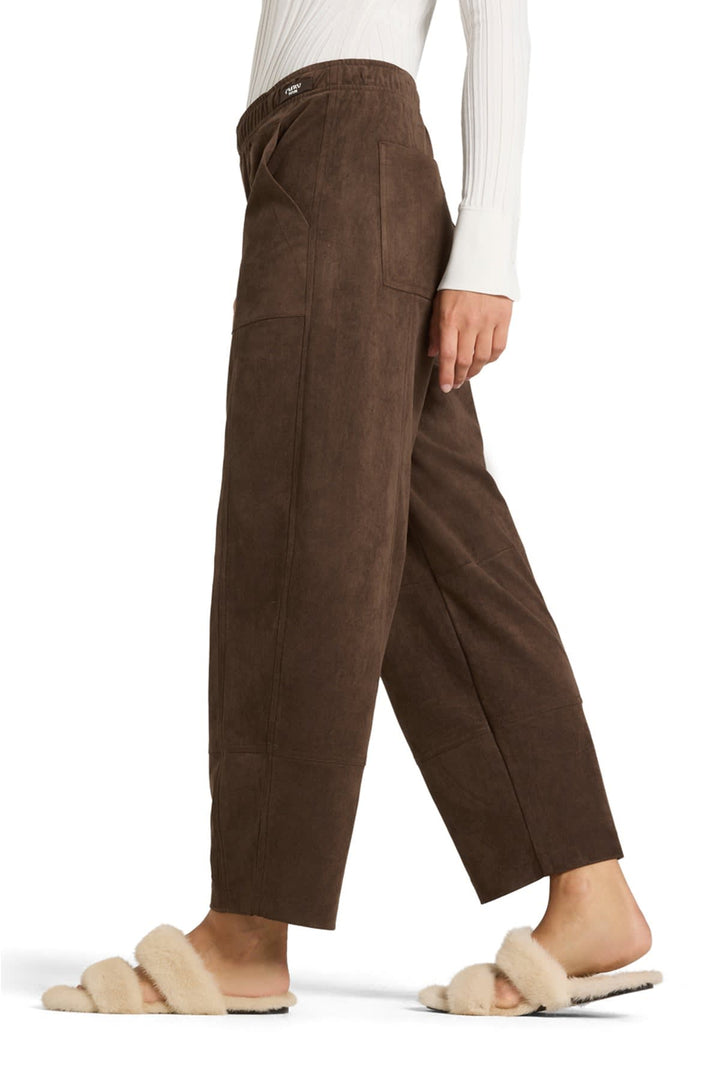 Pantalon large effet suède vue de face pour femme Cambio