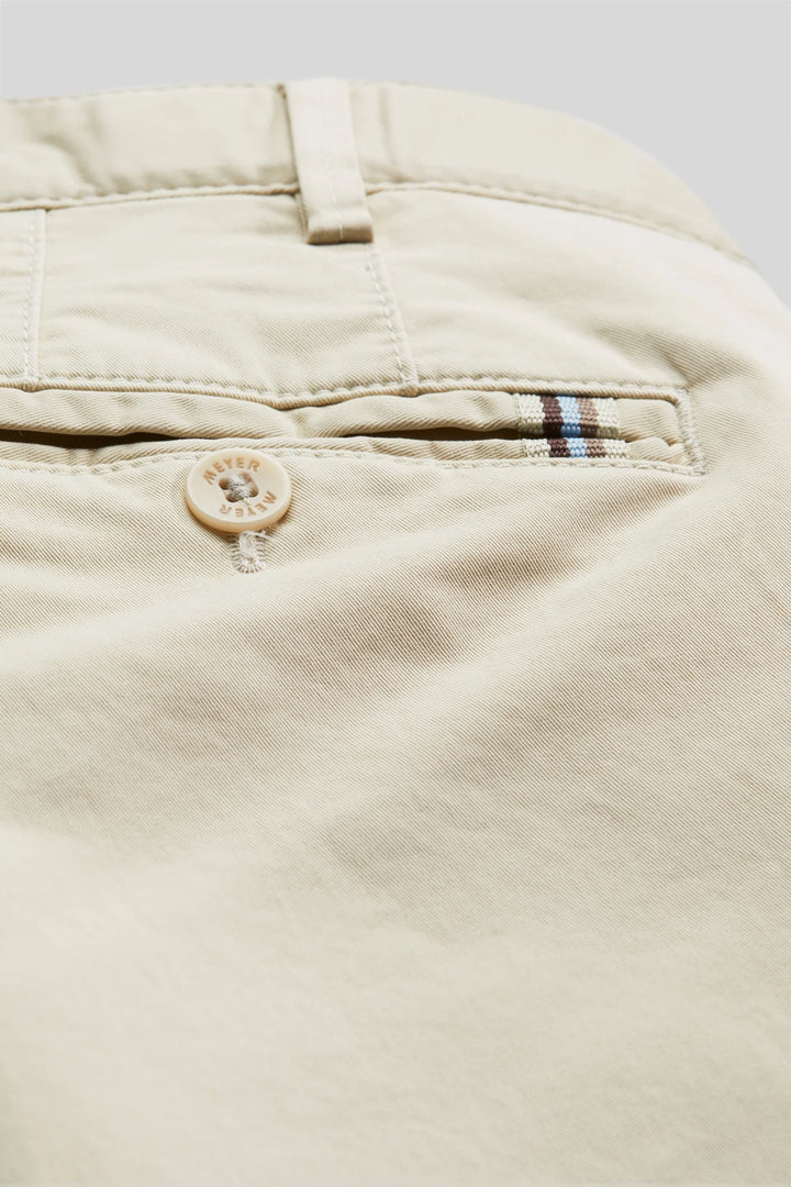 Vue de face pantalon Oslo chino Meyer homme beige avec poches avant - Valérie Simon