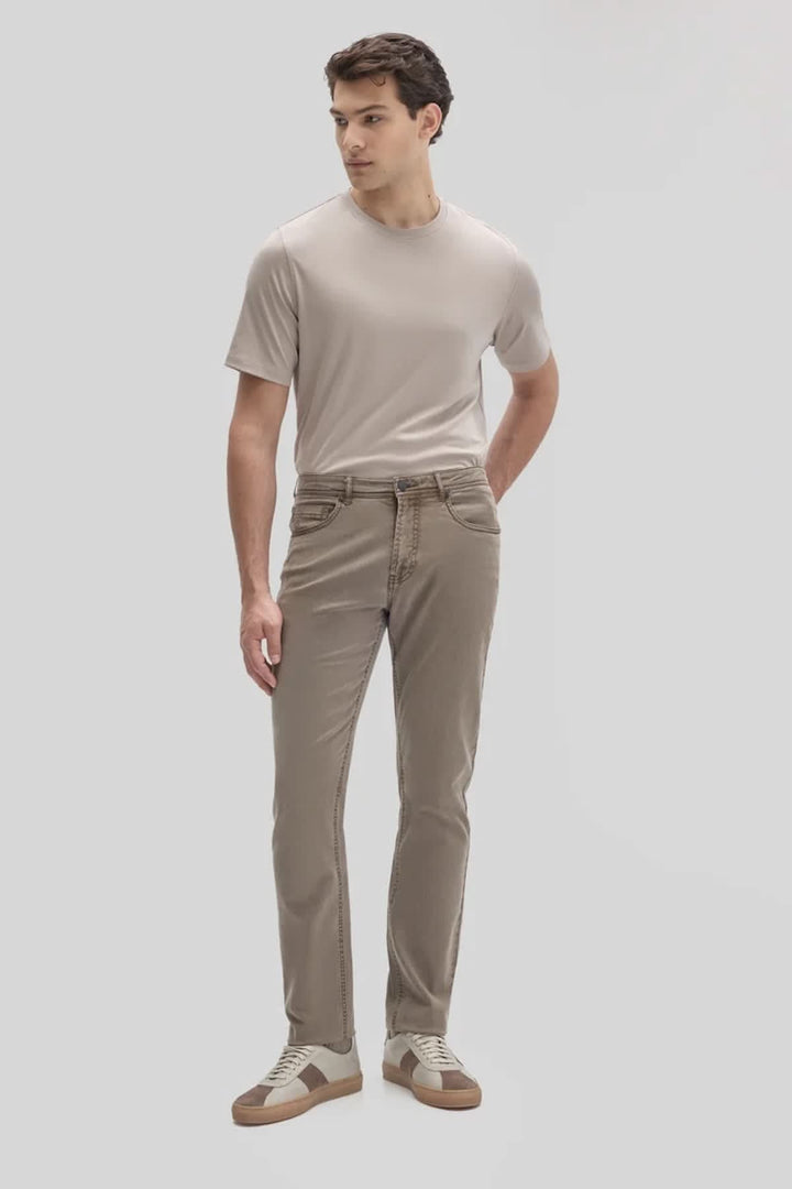 Pantalon style jean extensible à cinq poches pour homme Robert barakett