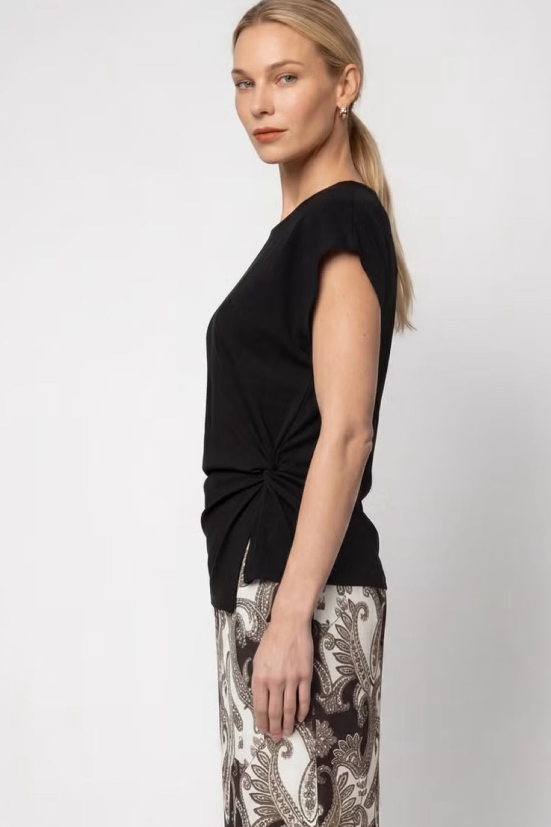 T-shirt à détail noué