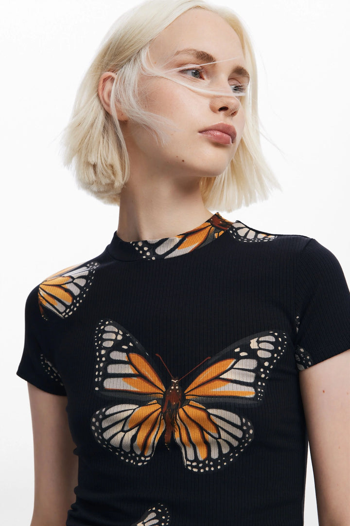 Short sleeve t-shirt with butterfly