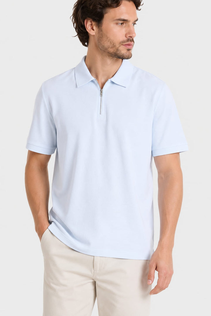 Vue de face polo à demi-glissière Fradi pour homme blanc avec col distinctif - Valérie Simon