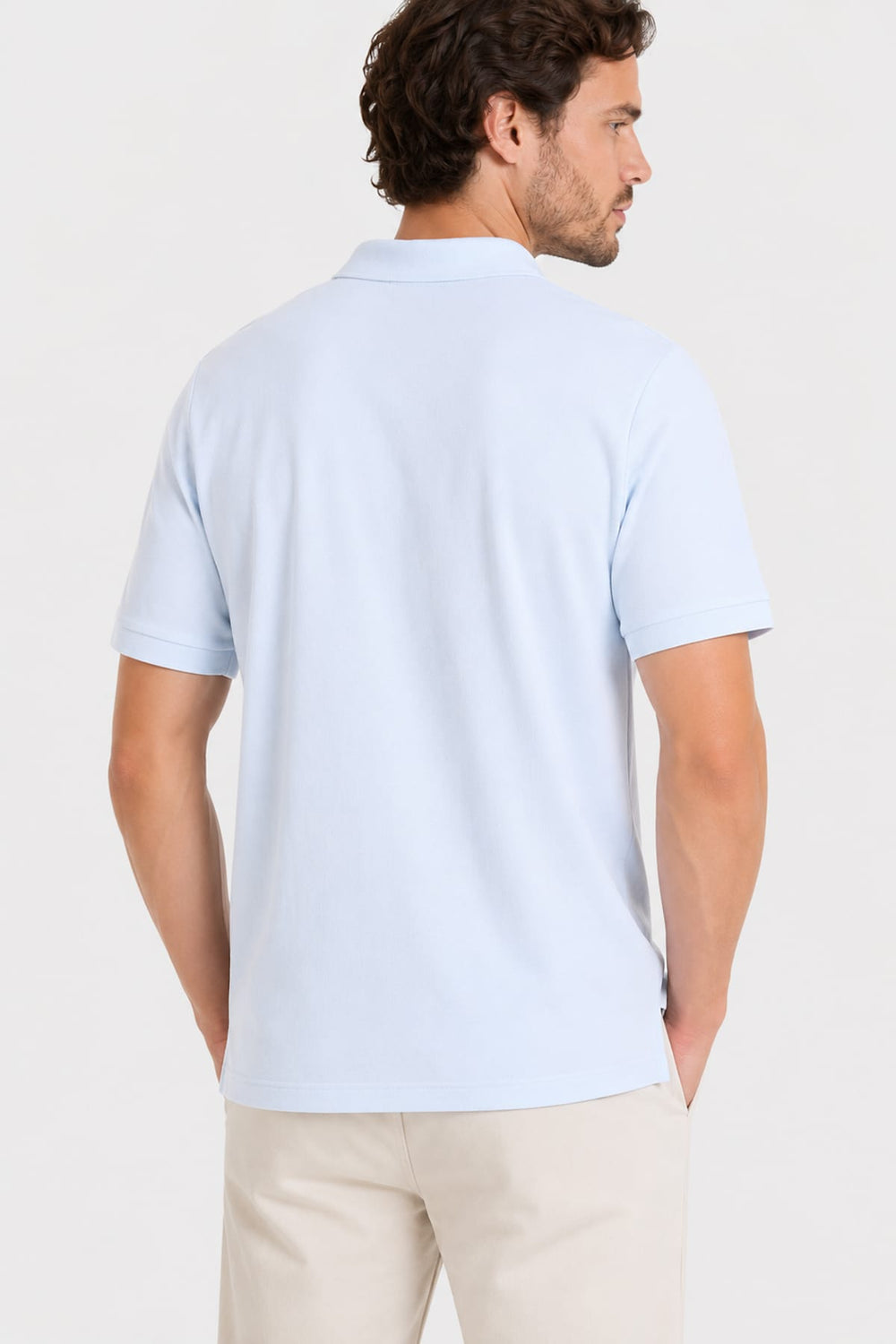 Vue latérale polo à demi-glissière Fradi pour homme gris clair avec détail de texture - Valérie Simon