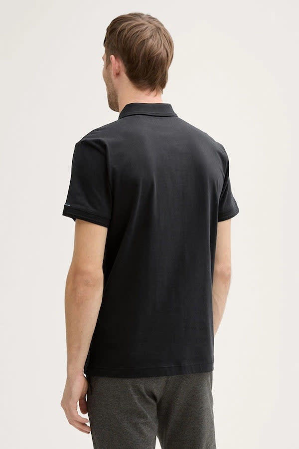 Vue de face polo Tom Tailor pour homme bleu avec logo poitrine - Valérie Simon