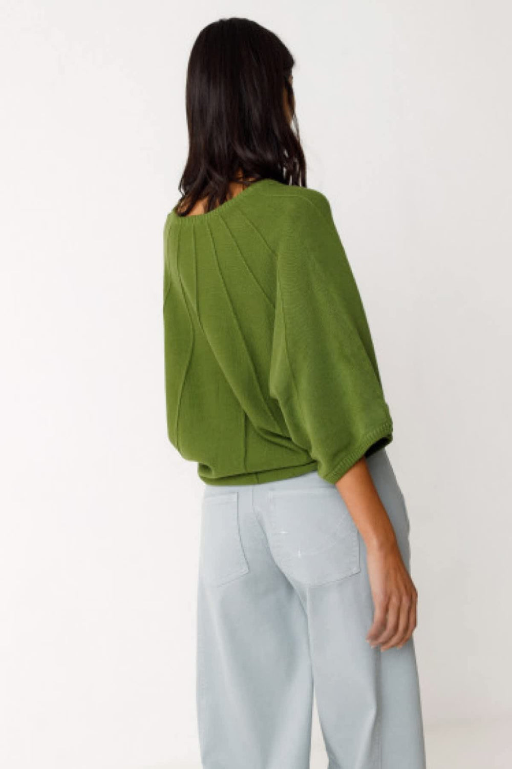 Vue de profil chandail OLAIA-GOTS femme rouge SKFK avec motif tricoté unique - Valérie Simon