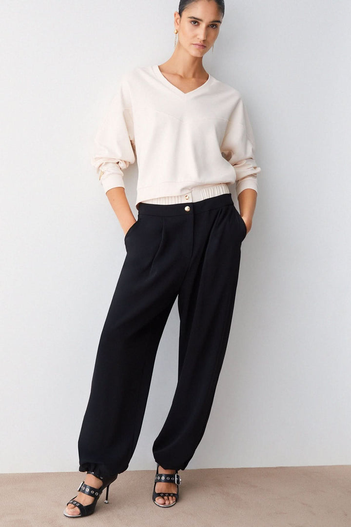 Pantalon large à plis avec taille contrastante